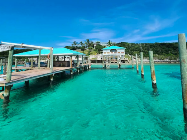 Luxurious Island Retreat with Breathtaking Views in Hope Town
